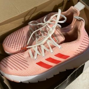 Adidas size 7. Only worn once